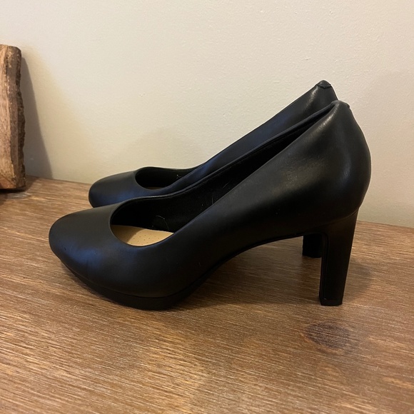 Clark’s Black Pumps, Size 8 - Picture 1 of 4